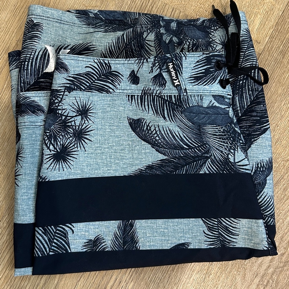 Hurley Phantom boardshorts in a palm print |Size 34 - Picture 9 of 9